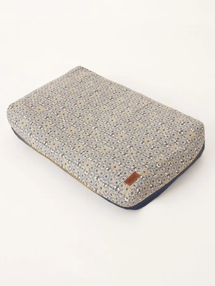 Fat Face Pet Accessories Grey 100 Cotton 71cmx98cm Bee Geo Cushion Pet Bed