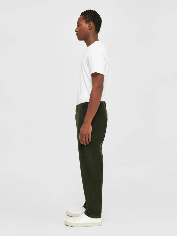 KnowledgeCotton Apparel Pants CHUCK Regular 8wales Corduroy Chino Pants Forrest Night 8211 Men