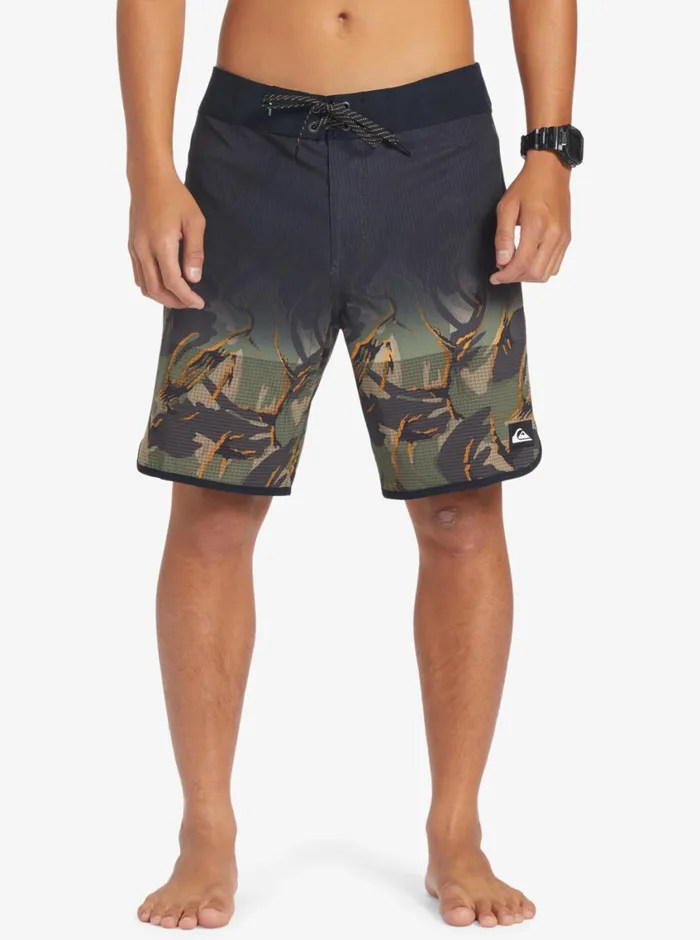 Quiksilver Highline Scallop 19034 Boardshorts Four Leaf Clover Mens Shorts and Amphibians