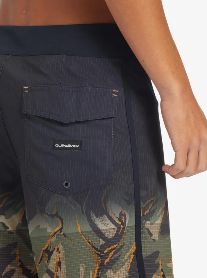 Quiksilver Highline Scallop 19034 Boardshorts Four Leaf Clover Mens Shorts and Amphibians