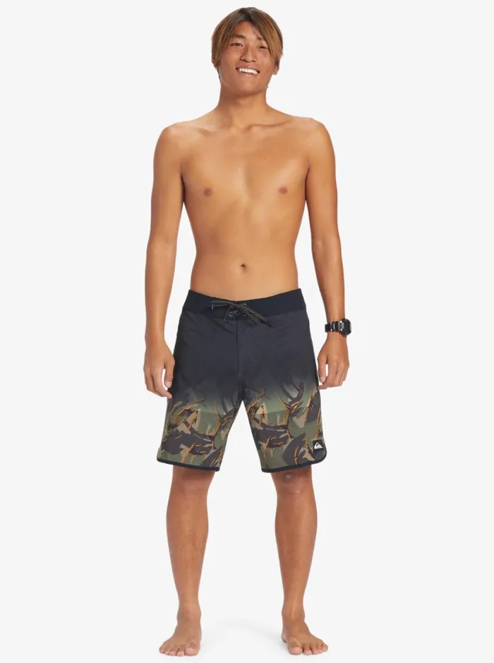 Quiksilver Highline Scallop 19034 Boardshorts Four Leaf Clover Mens Shorts and Amphibians