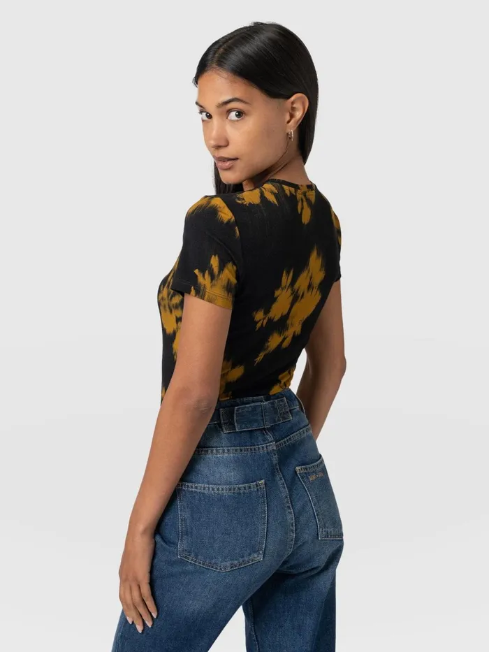 Saint And Sofia Casual Tops Women Austen Crew Neck Tee Short Sleeve 8211 Yellow Fade Floral Yellow Fade Floral